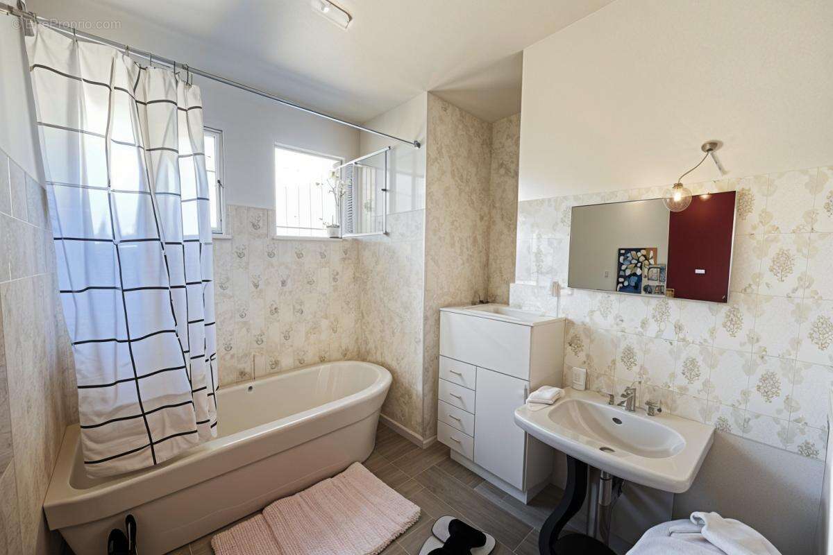 Maison à LA TOUR-D&#039;AIGUES