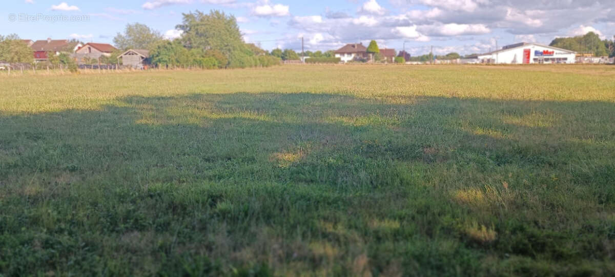 Terrain à LUXEUIL-LES-BAINS