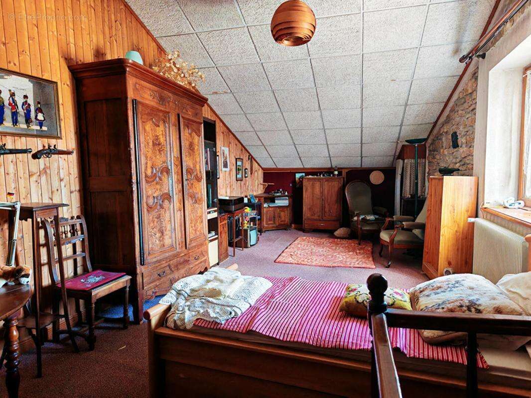 Maison à MARIGNA-SUR-VALOUSE