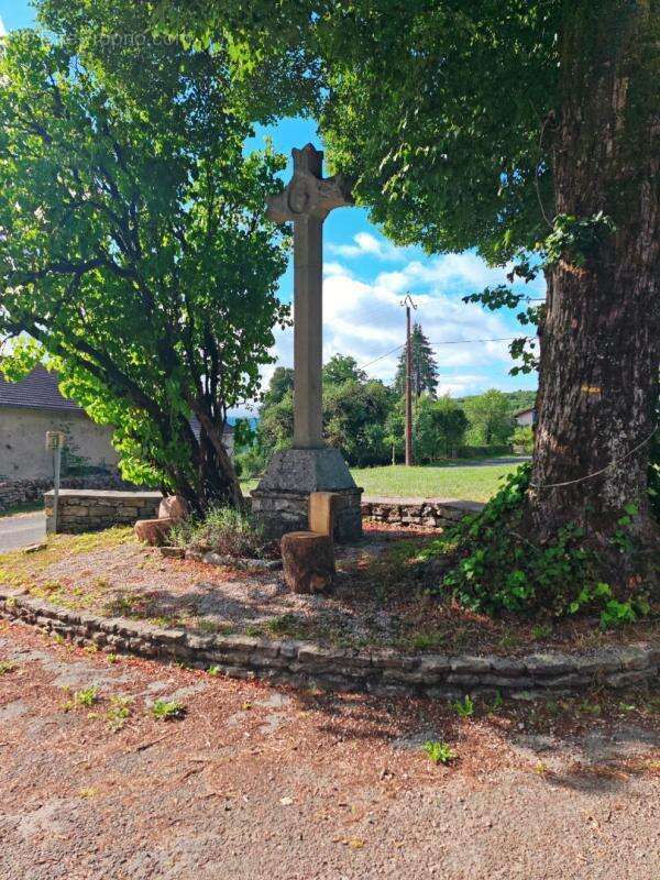 Maison à MARIGNA-SUR-VALOUSE