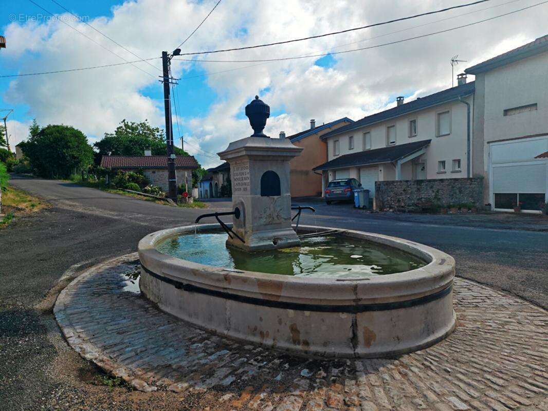 Maison à MARIGNA-SUR-VALOUSE