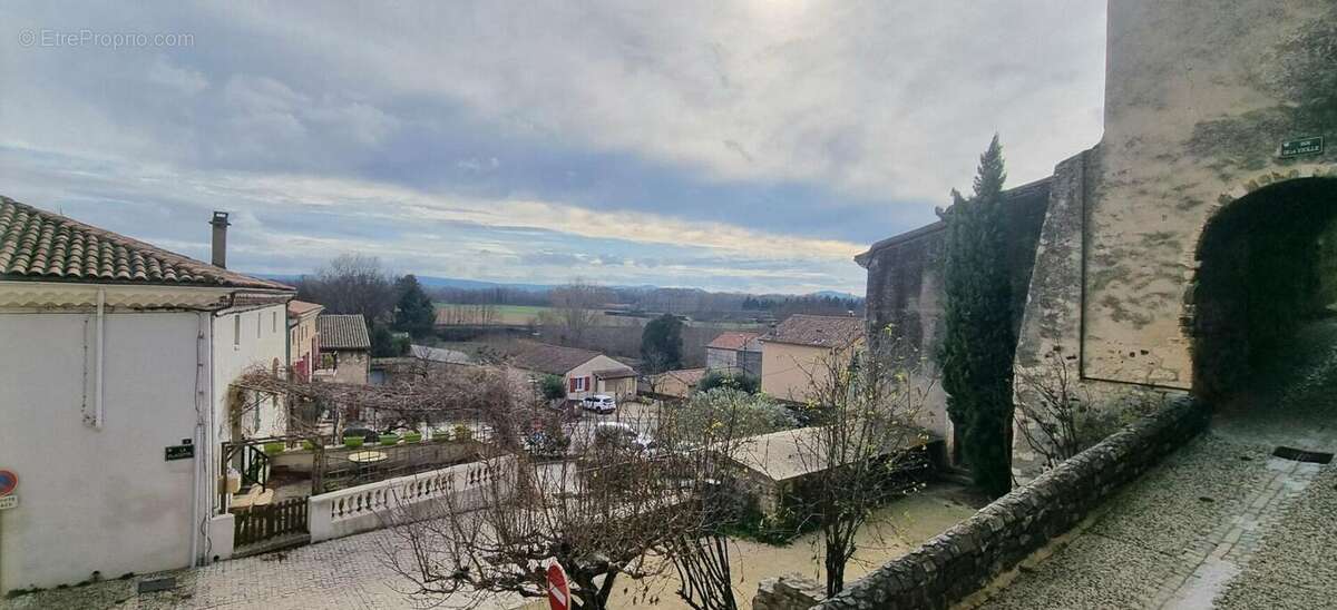 Appartement à ROCHEMAURE