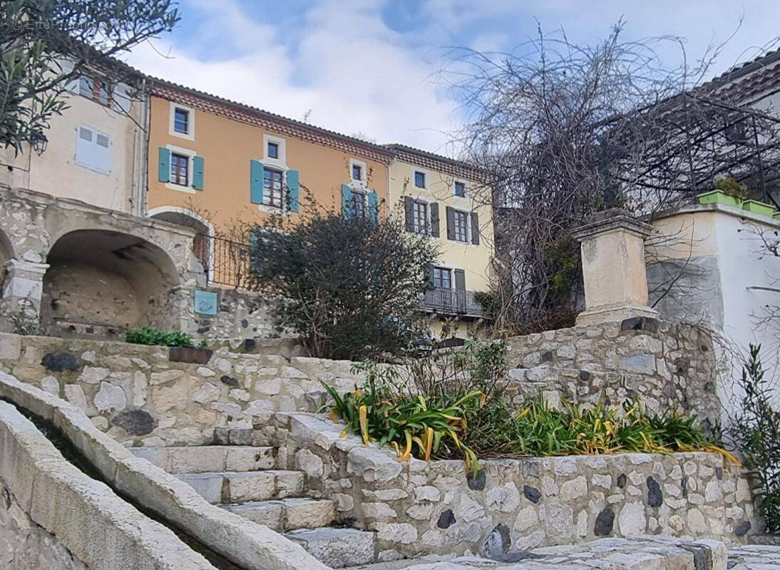 Appartement à ROCHEMAURE