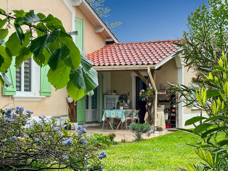 Maison à LADEVEZE-RIVIERE