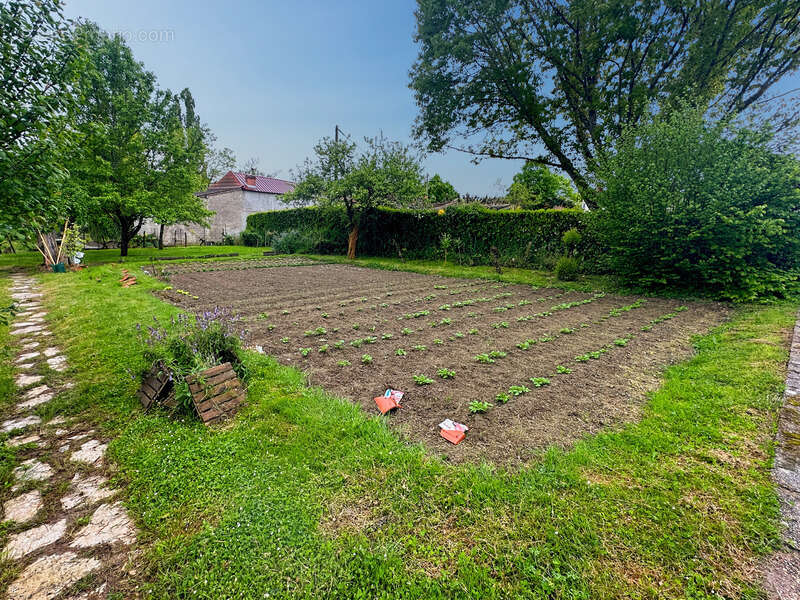 Maison à LADEVEZE-RIVIERE