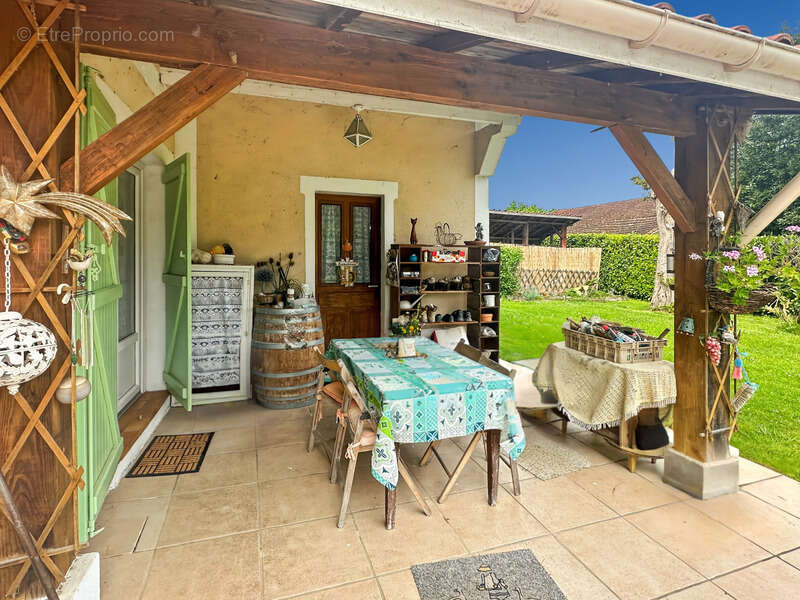 Maison à LADEVEZE-RIVIERE