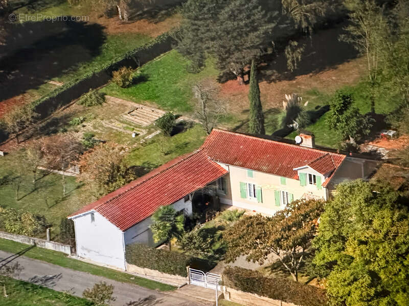 Maison à LADEVEZE-RIVIERE