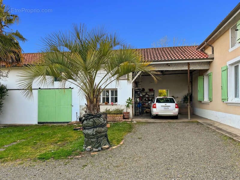 Maison à LADEVEZE-RIVIERE