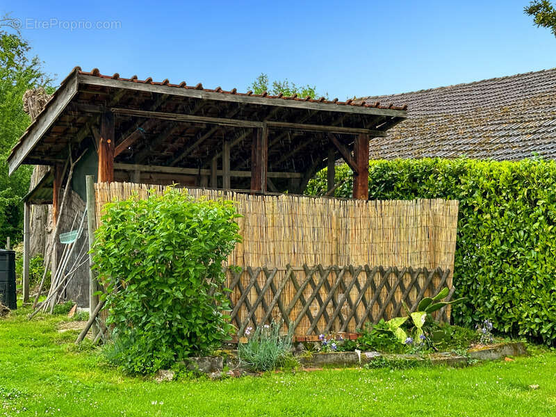 Maison à LADEVEZE-RIVIERE