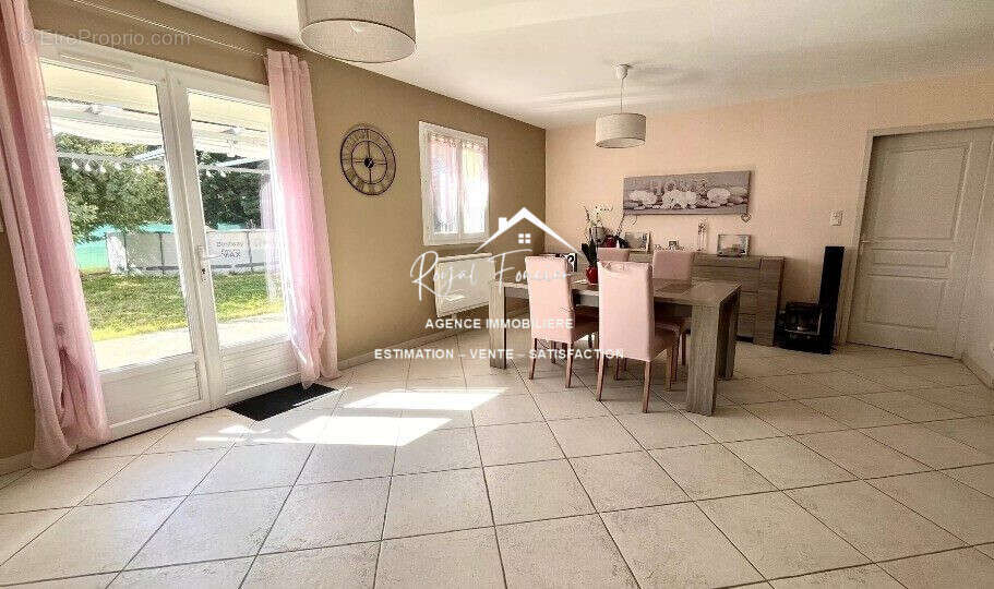 Maison à DANGE-SAINT-ROMAIN