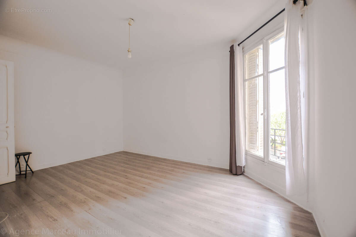 Appartement à COURBEVOIE