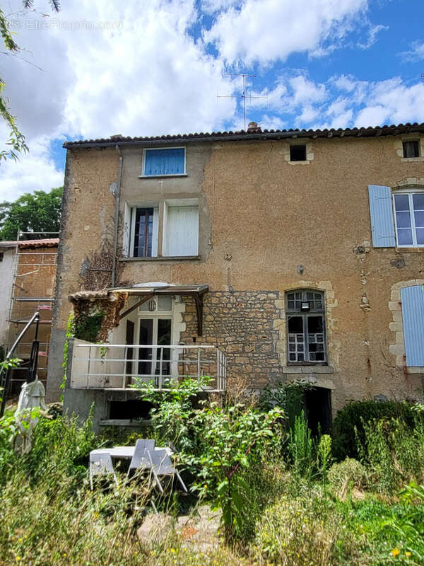 Maison à LUSIGNAN