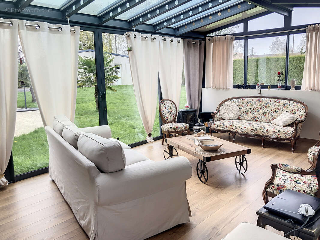 Maison à FEUQUIERES-EN-VIMEU