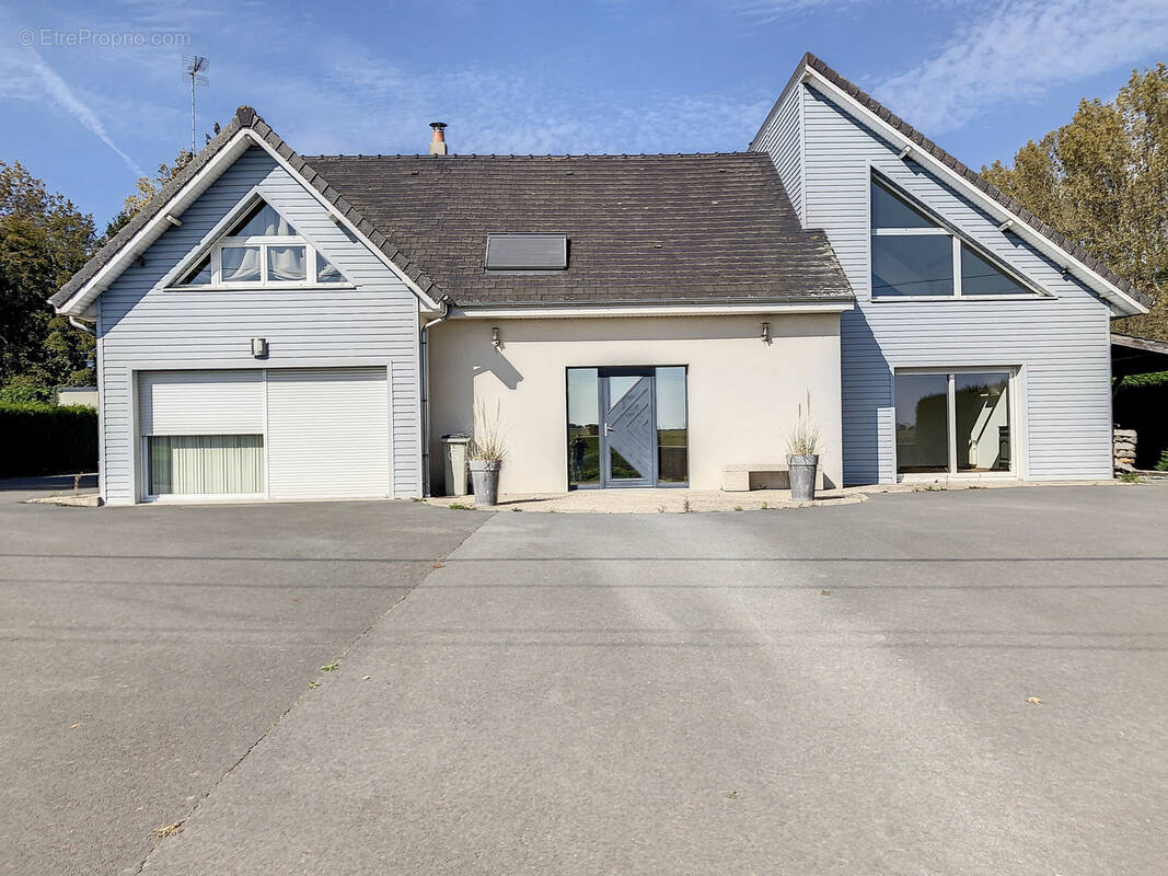 Maison à FEUQUIERES-EN-VIMEU