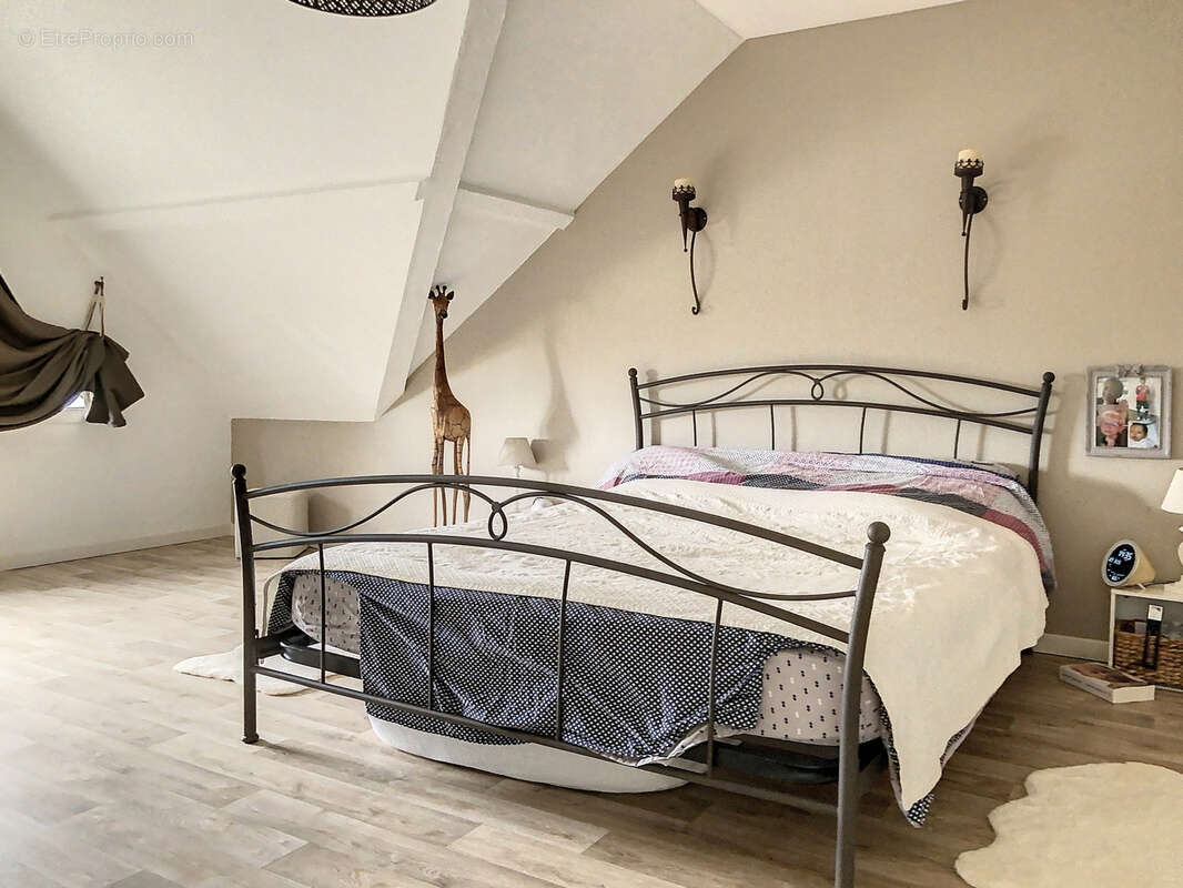 Maison à FEUQUIERES-EN-VIMEU