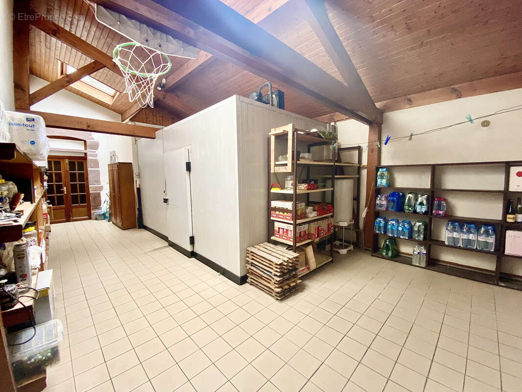 Commerce à SAINT-JEAN-PIED-DE-PORT