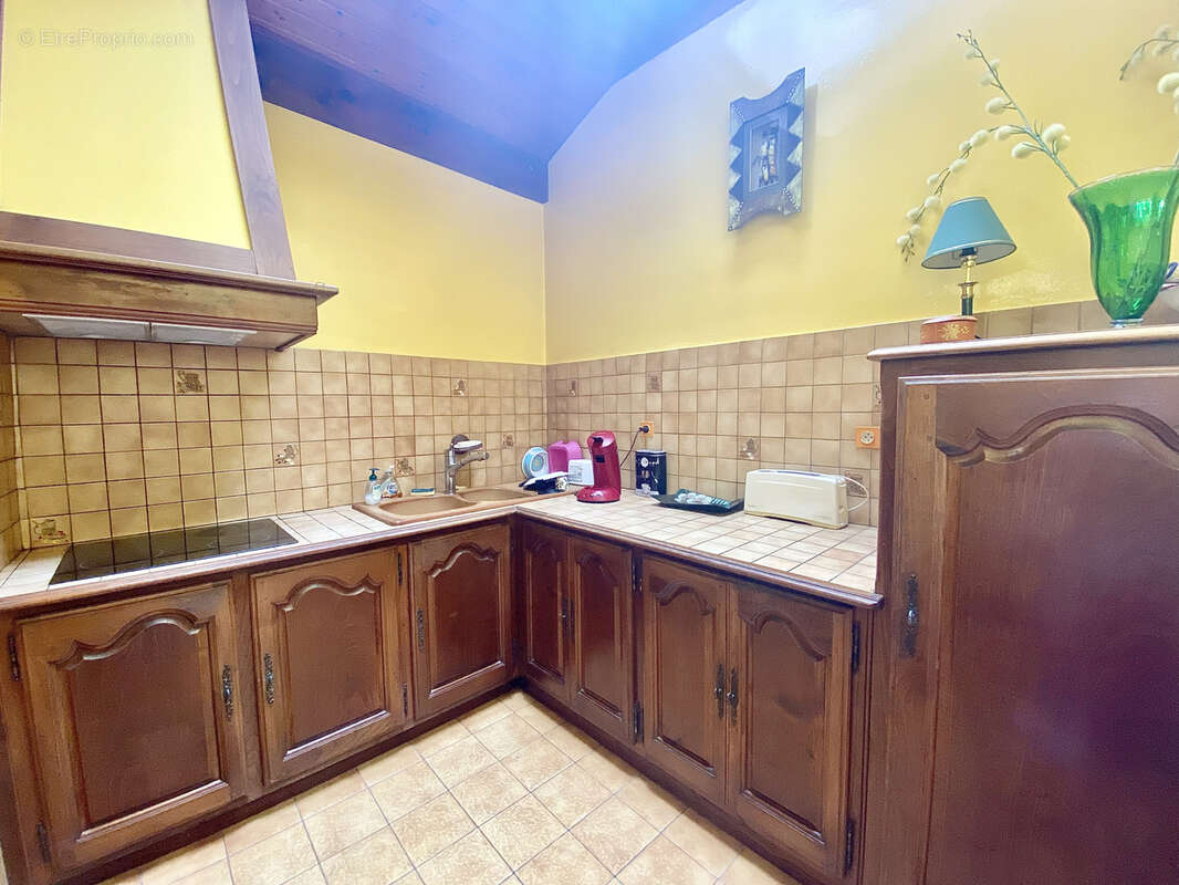 Commerce à SAINT-JEAN-PIED-DE-PORT