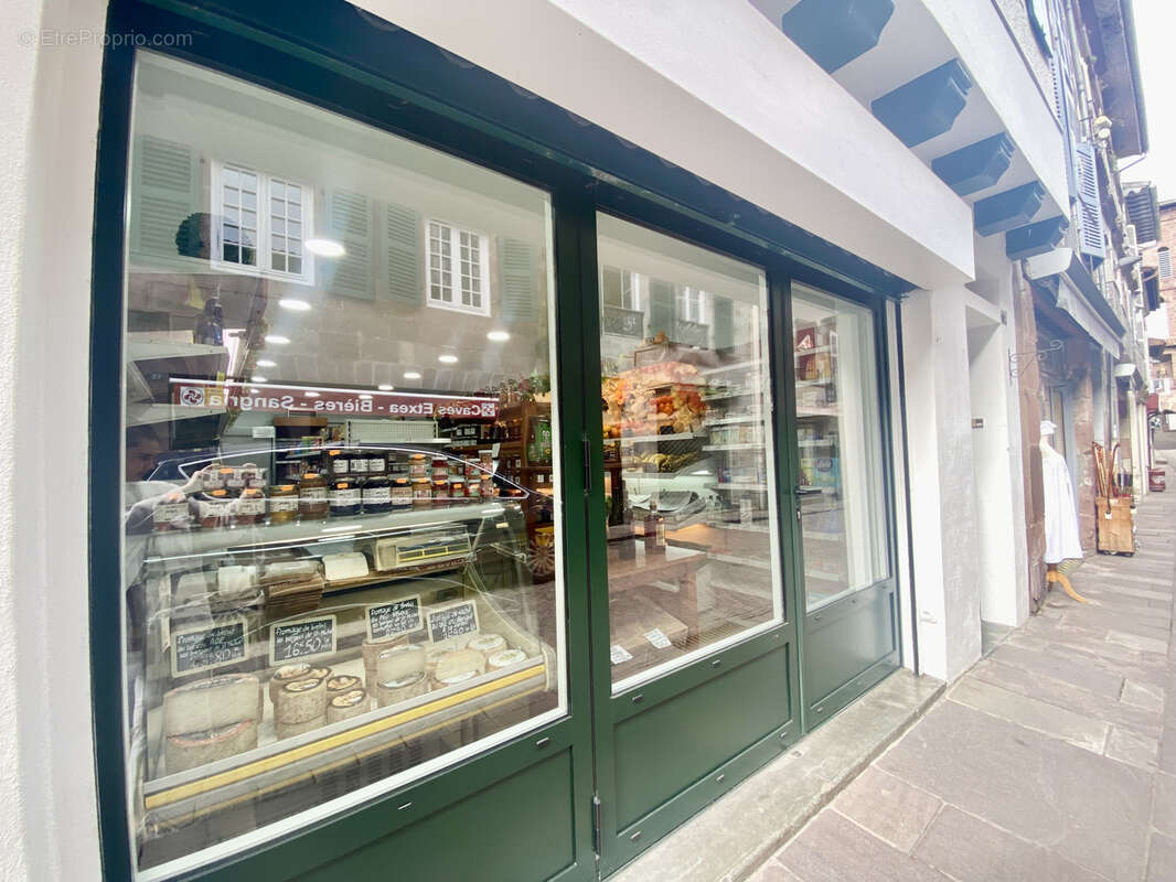 Commerce à SAINT-JEAN-PIED-DE-PORT