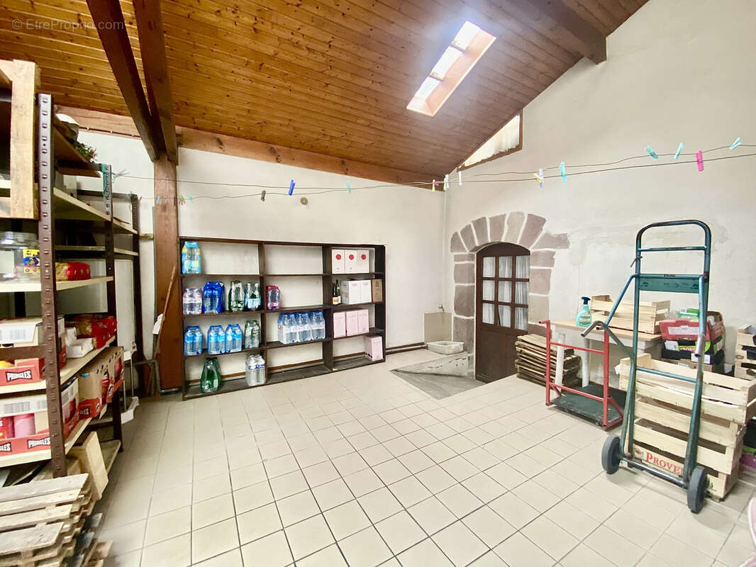 Commerce à SAINT-JEAN-PIED-DE-PORT