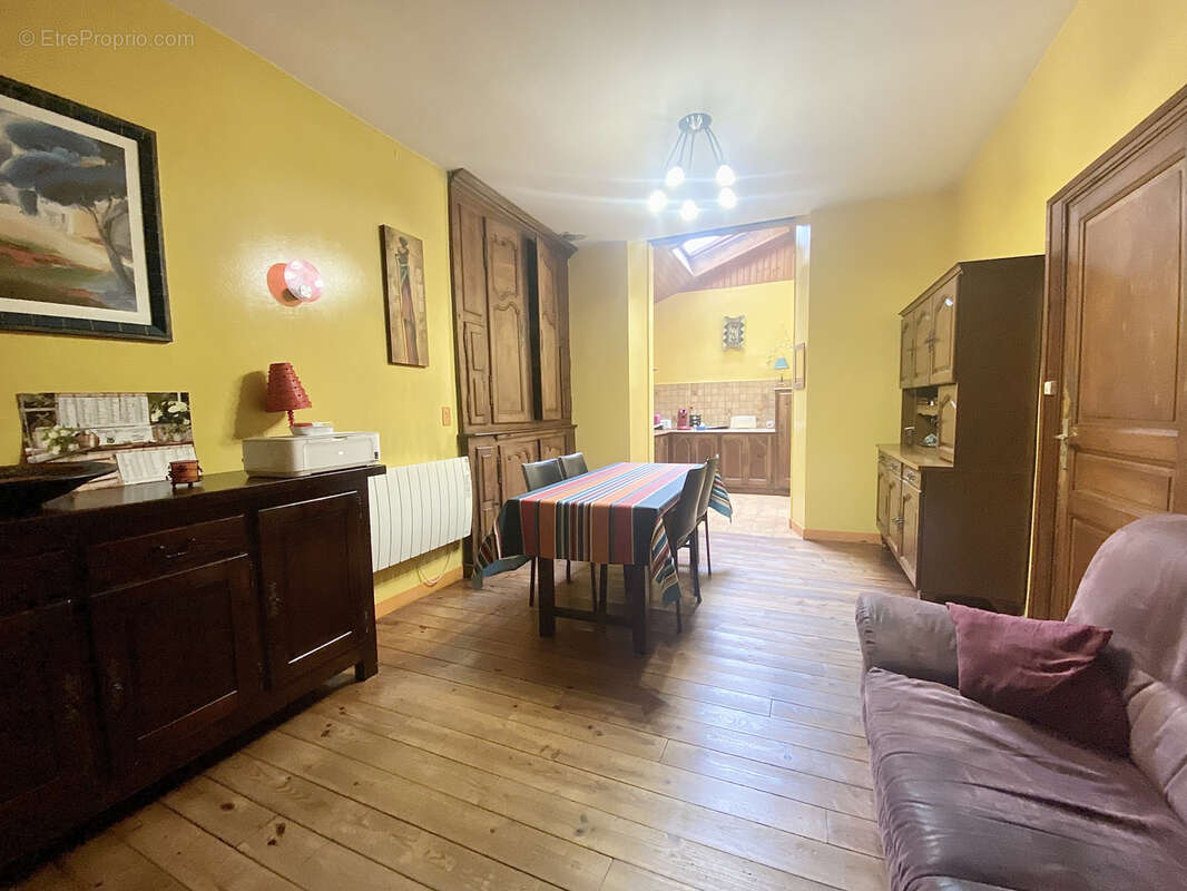 Commerce à SAINT-JEAN-PIED-DE-PORT