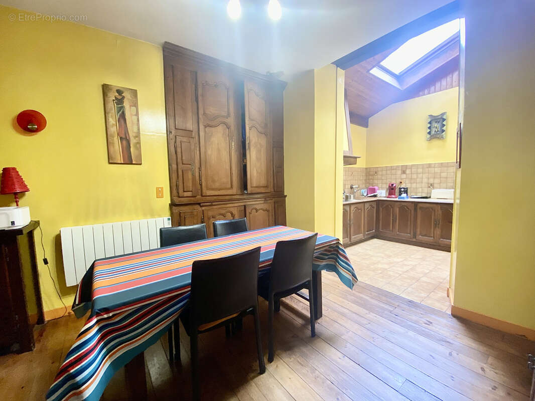 Commerce à SAINT-JEAN-PIED-DE-PORT