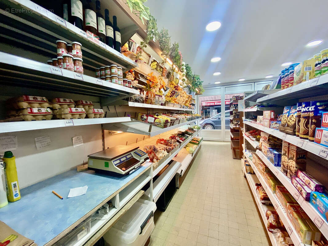 Commerce à SAINT-JEAN-PIED-DE-PORT