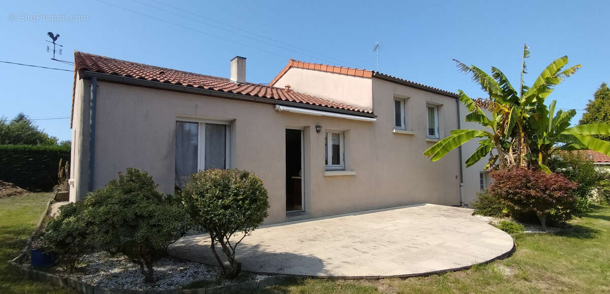 Maison à LE PUISET-DORE