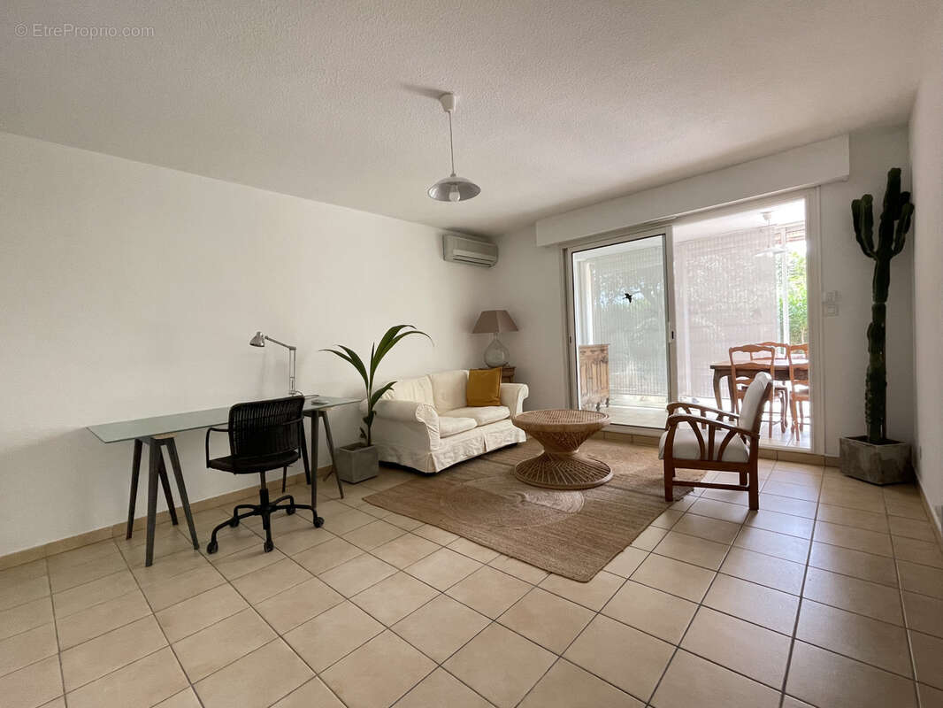 Appartement à BORMES-LES-MIMOSAS