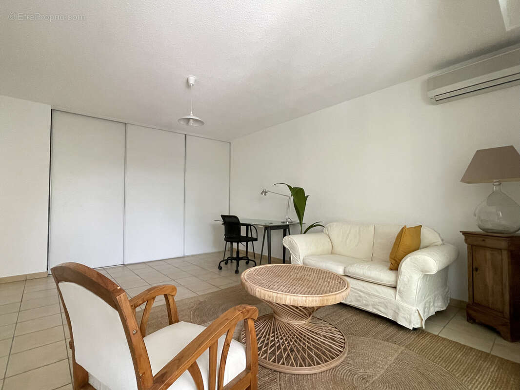 Appartement à BORMES-LES-MIMOSAS