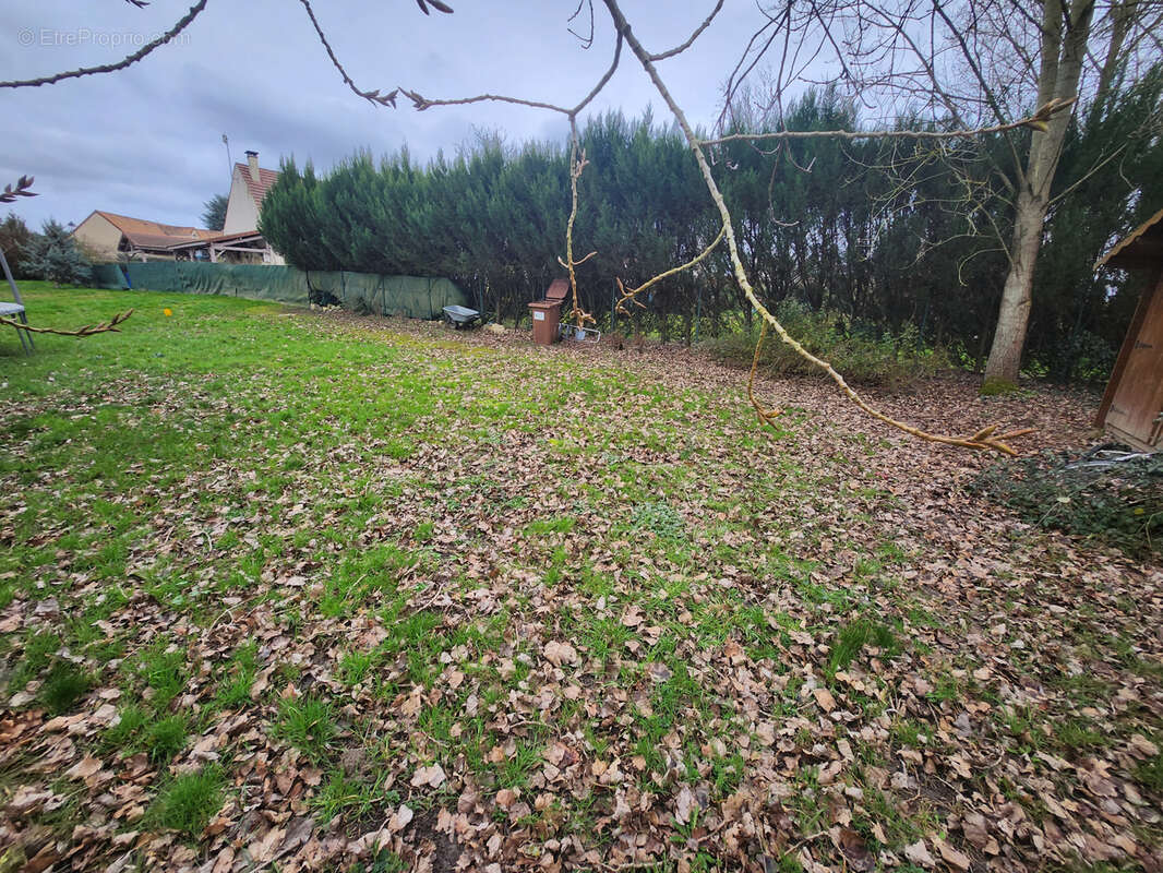 Terrain à LA QUEUE-LES-YVELINES