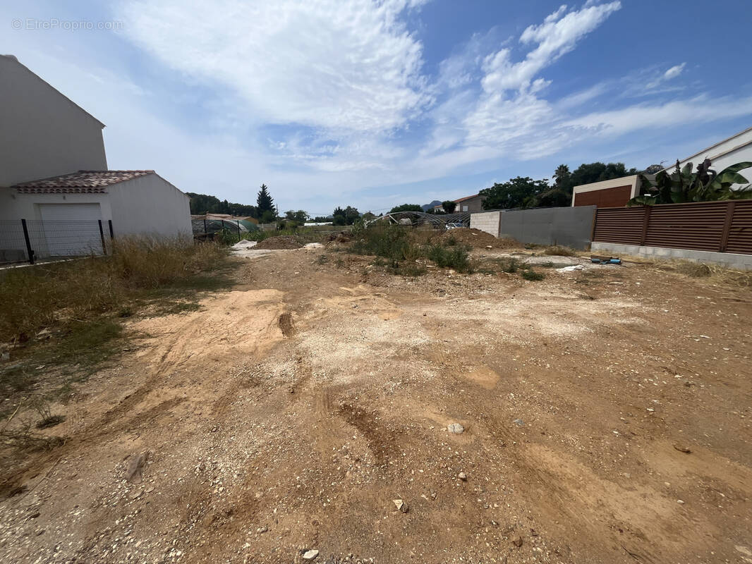 Terrain à HYERES