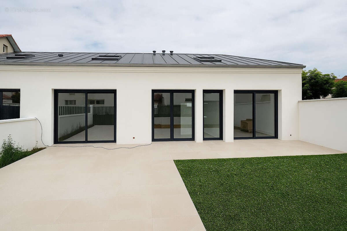 Maison à SAINT-MAUR-DES-FOSSES