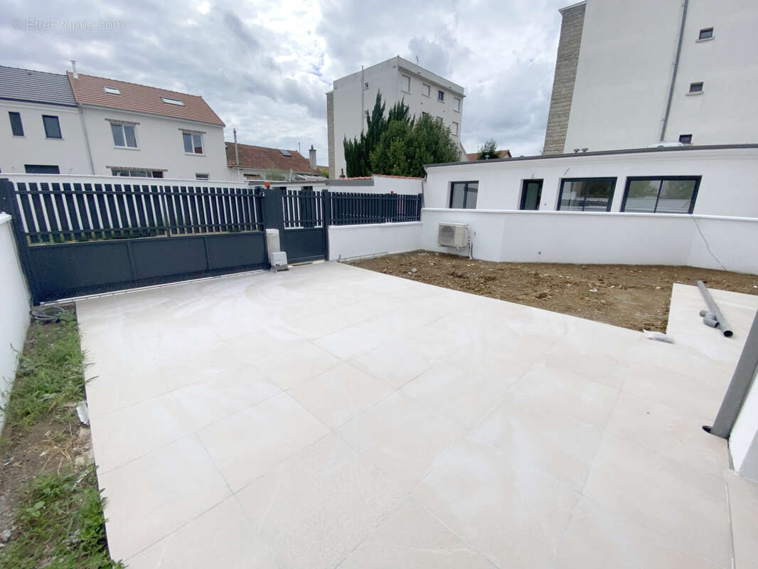 Maison à SAINT-MAUR-DES-FOSSES