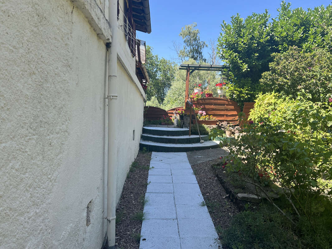 Autre à COULANGES-LES-NEVERS