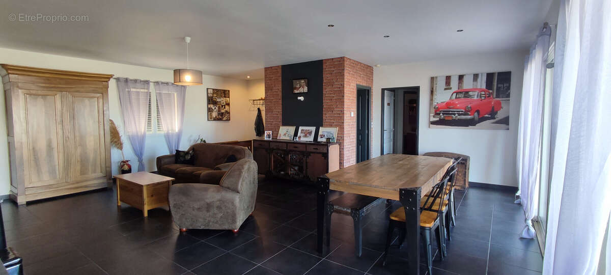 Maison à MONTAIGU-DE-QUERCY