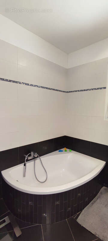 Maison à MONTAIGU-DE-QUERCY