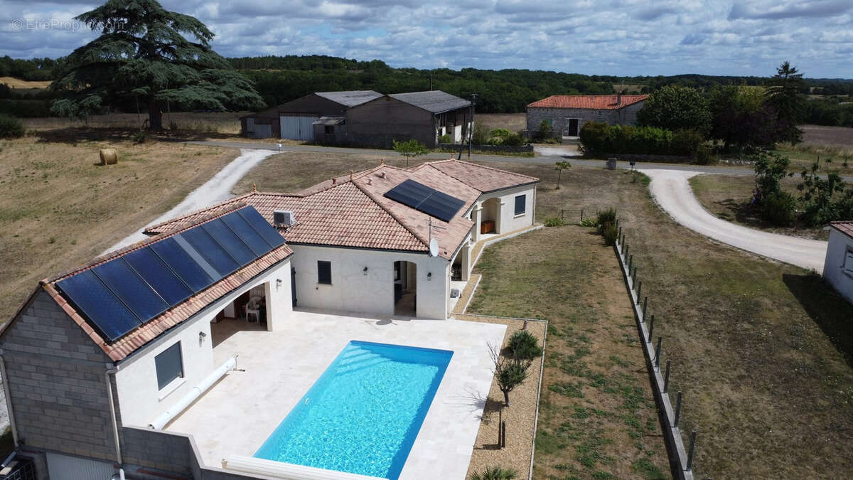 Maison à MONTAIGU-DE-QUERCY