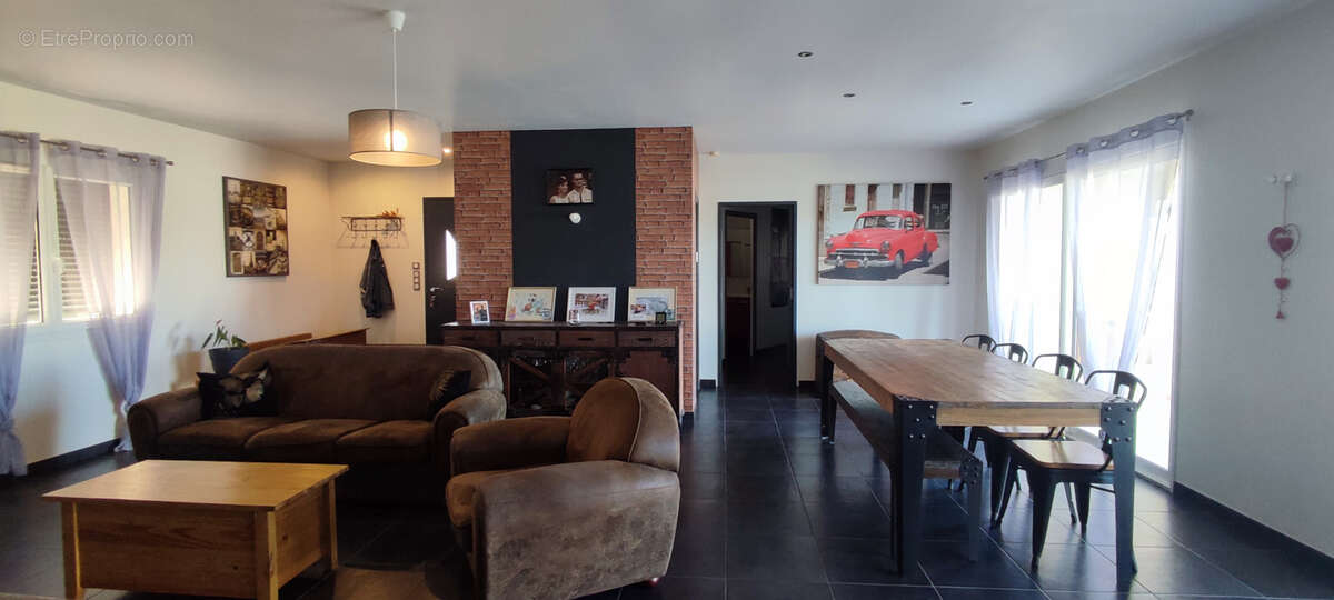 Maison à MONTAIGU-DE-QUERCY