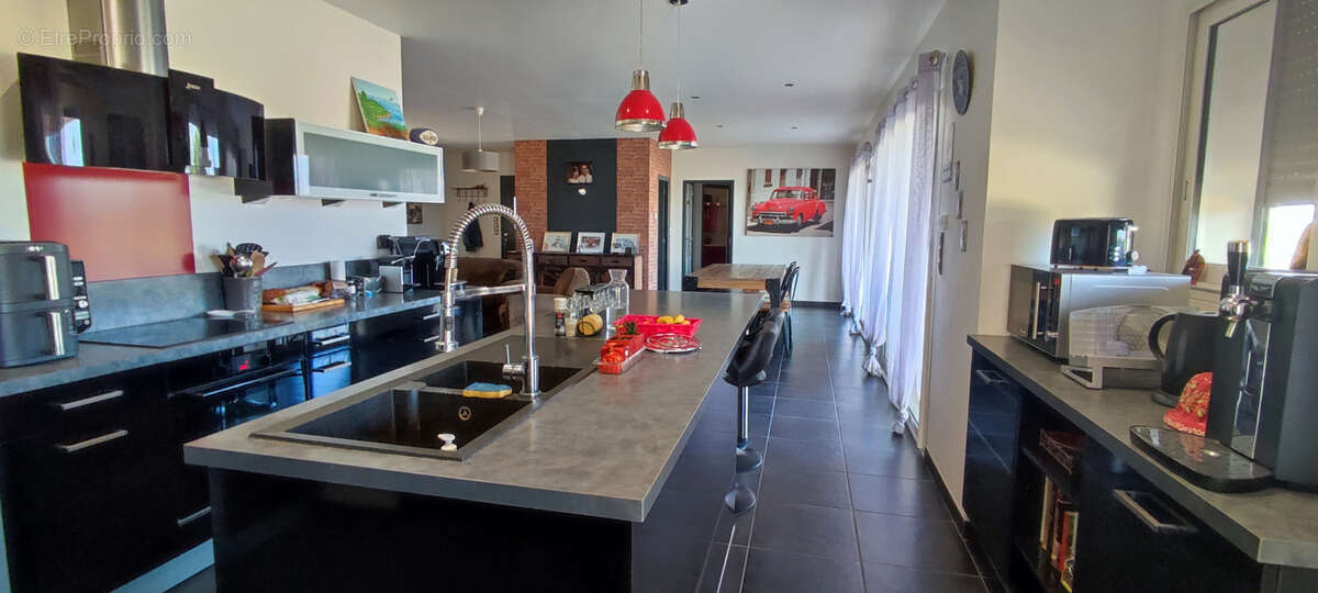 Maison à MONTAIGU-DE-QUERCY