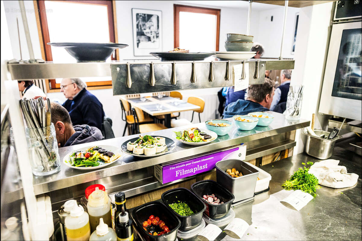 Commerce à FERNEY-VOLTAIRE