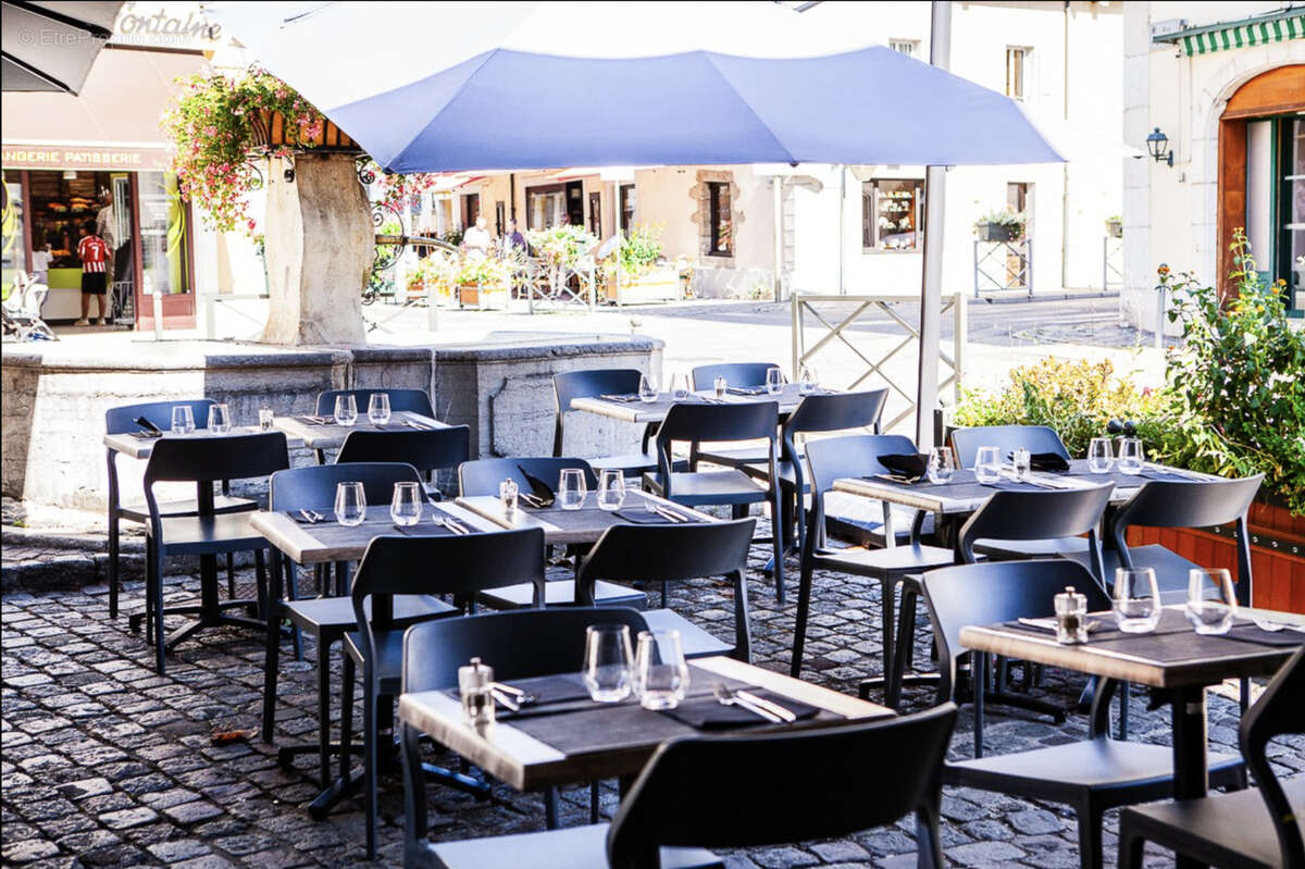 Commerce à FERNEY-VOLTAIRE