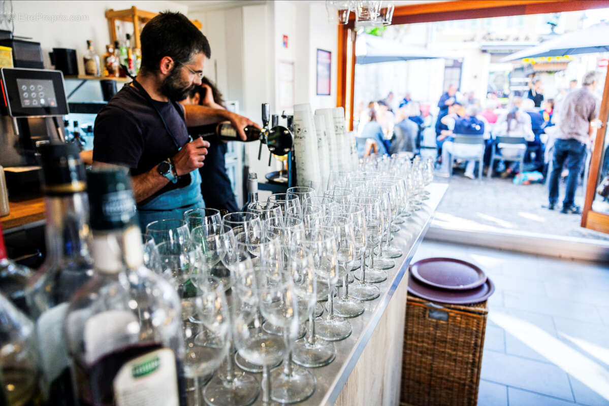 Commerce à FERNEY-VOLTAIRE