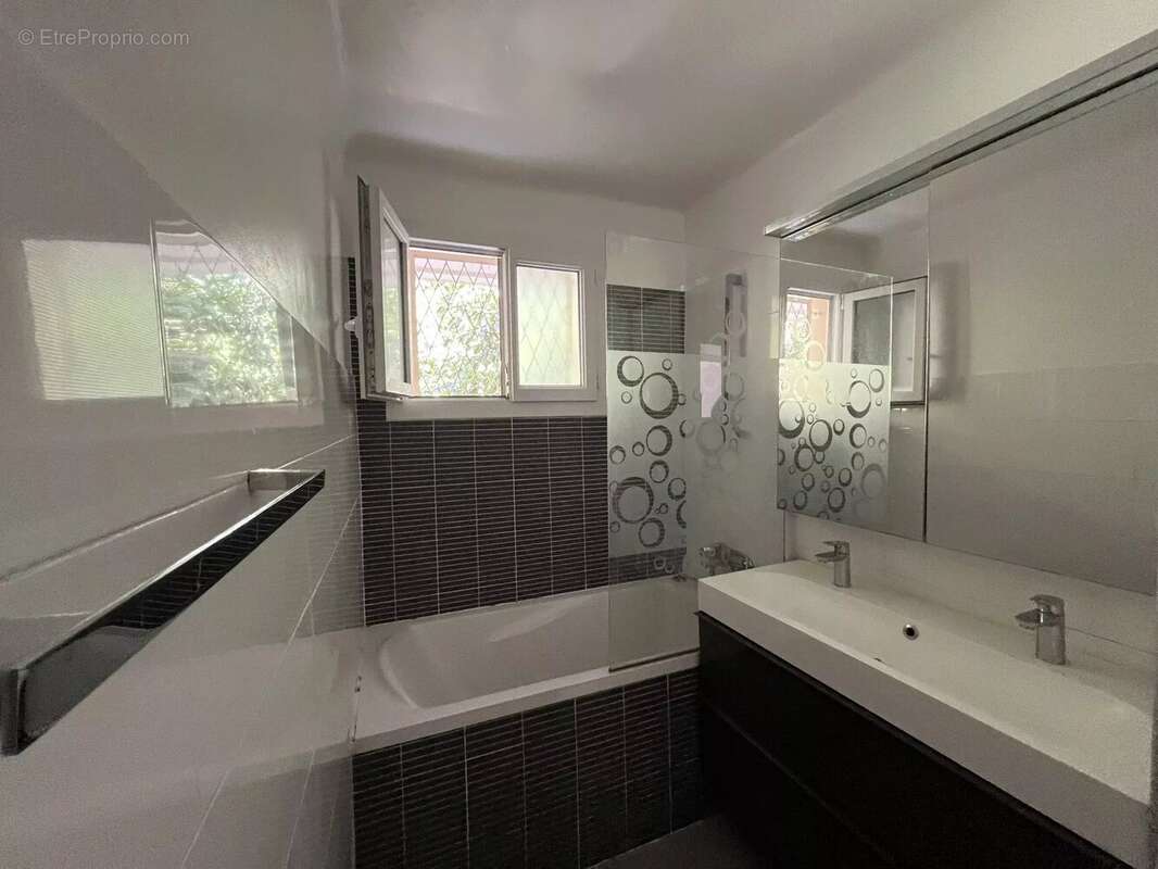 Appartement à ROQUEBRUNE-CAP-MARTIN