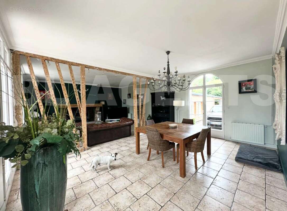 Messenger_creation_40DF16B5-6DC9-4A2C-B519-4C41DA51E198 - Maison à DIEPPE