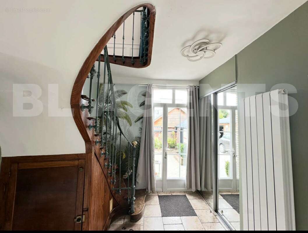 Messenger_creation_6F847483-DD18-4871-B4EE-4139535A10A2 - Maison à DIEPPE