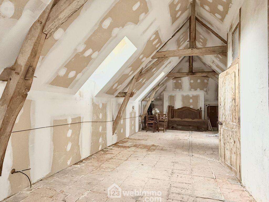 A l&#039;étage , un grand grenier aménageable. - Maison à LONGUE-JUMELLES