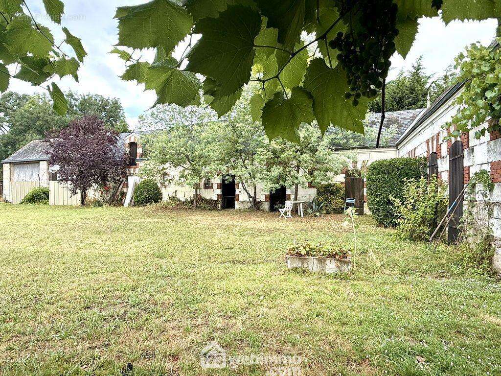 De nombreuses dépendances? - Maison à LONGUE-JUMELLES