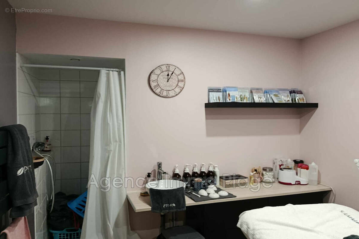 Commerce à VERTHEUIL