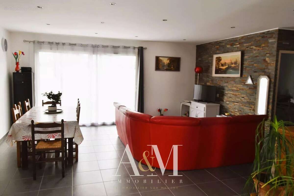 Maison à SAINT-THIBERY