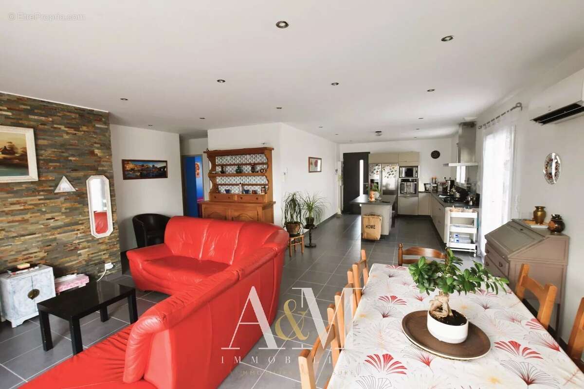 Maison à SAINT-THIBERY